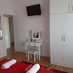 Rooms&studios Rina Gostinjska kuća 3*
