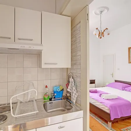 Rooms&studios Rina Guest house 3*