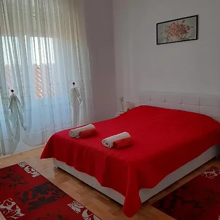 Rooms&studios Rina Guest house