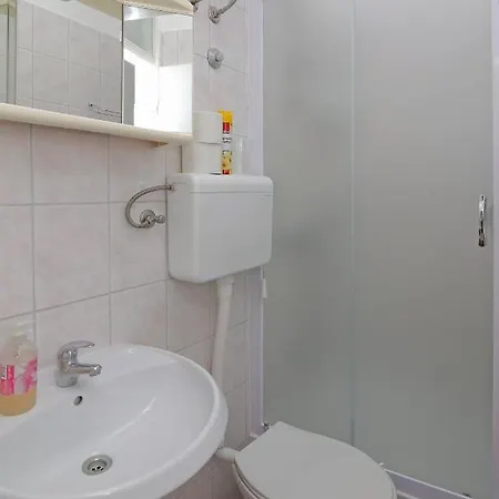 Rooms&studios Rina Guest house