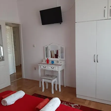 Rooms&studios Rina Guest house 3*