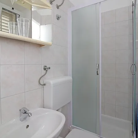 Rooms&studios Rina Guest house