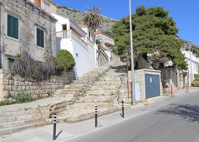 Rooms&studios Rina 3*