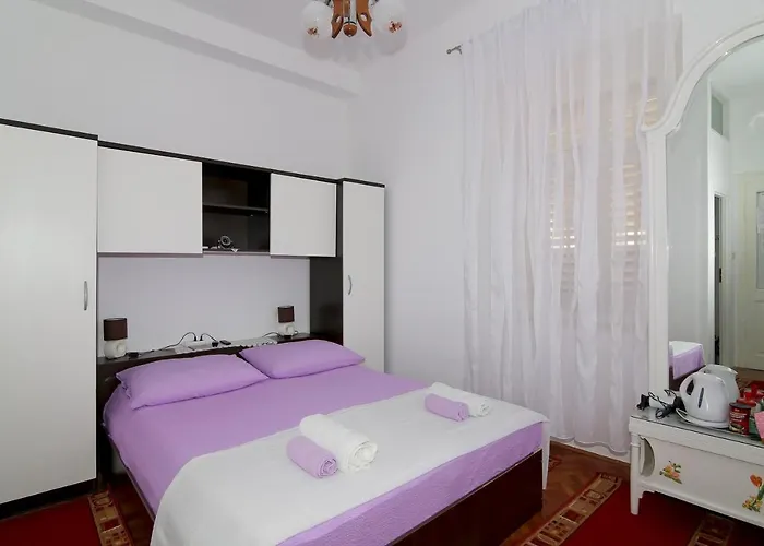 Rooms&studios Rina Дубровник