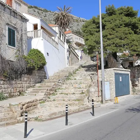 里奈客房及公寓 3*