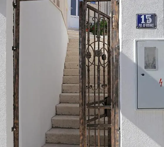 룸스&스튜디오 리나 3* 두브로브니크