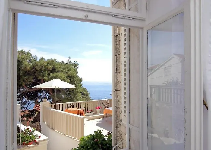 룸스&스튜디오 리나 3*